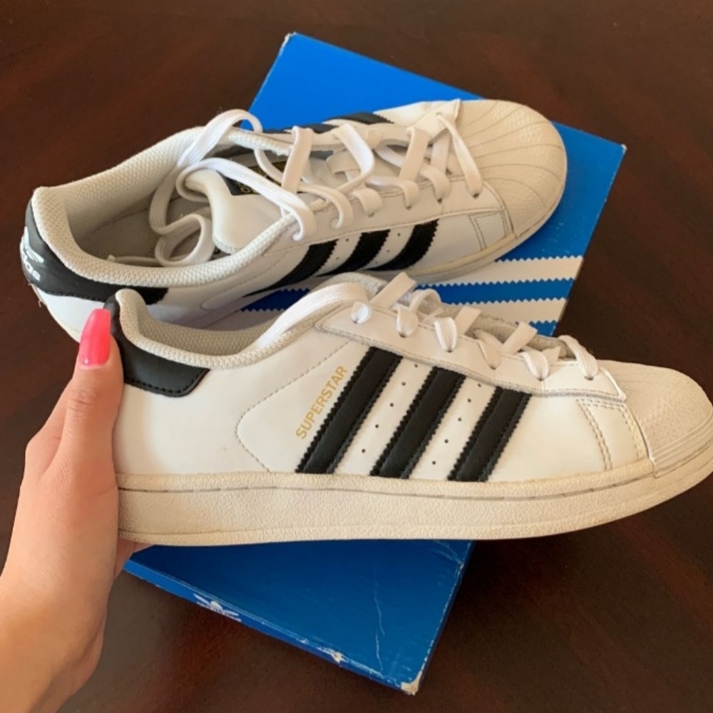 Adidas superstars